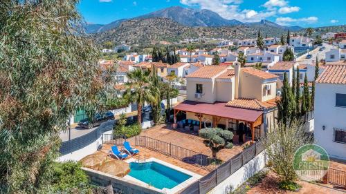 Alcaucín Casa | Casa Perez - family home with pool
