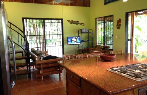 Puerto Carrillo Casa | Casa Pericos-4BR +, 2. 5 acres, Wi-fi por cable, aire acondicionado con vista a la bahía en Playa Carrillo