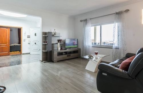 Tahiche Casa | Casa Portuguesa con tres dormitorios y piscina privada
