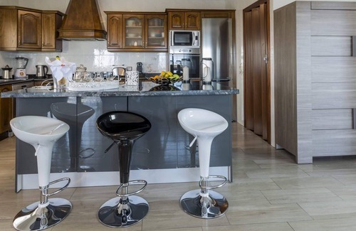Tahiche Casa | Casa Portuguesa con tres dormitorios y piscina privada