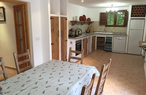 Montefrio Villa | Casa Puente Romano, Montefrio, 2 to 8 persons.