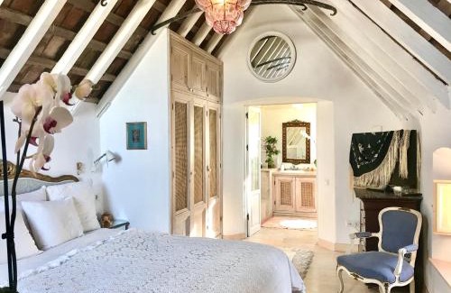 San Ambrosio Chalet De Esquí | CASA PUERTA AZUL Absolutely the Best of Vejer! Casas Vejer Debra