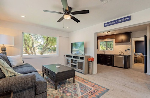 Chandler Casa | Casa Puerta Azul - Best Location!