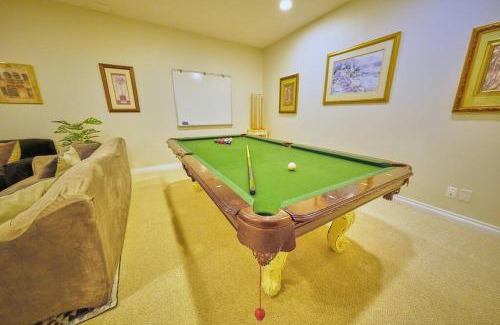 Arbour Lake Apartamento | Casa Pura Vida Hot Tub, Pool & Ping Pong Tables w Backyard & BBQ Come stay