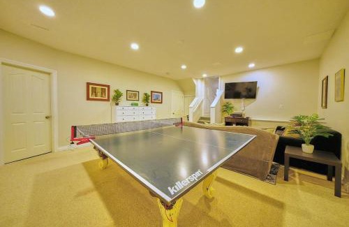 Arbour Lake Apartamento | Casa Pura Vida Hot Tub, Pool & Ping Pong Tables w Backyard & BBQ Come stay