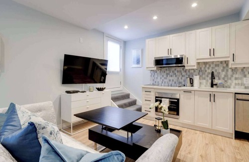 Leslieville Apartamento | Casa Queen-Leslieville Suite w LRG Patio