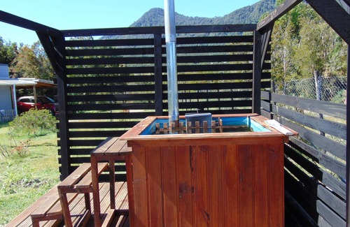 Lenca Cabaña | CASA QUILLAIPE Descanso en la puerta de la Carretera Austral