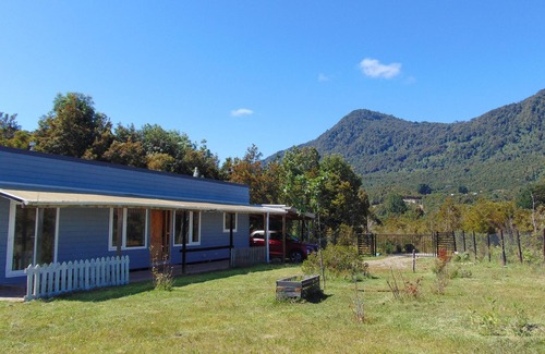 Lenca Cabaña | CASA QUILLAIPE Descanso en la puerta de la Carretera Austral