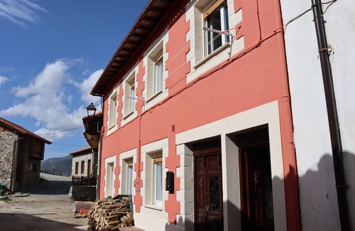 Santa Maria de Valdeón Casa | Casa rural Cares . En pleno Picos de Europa