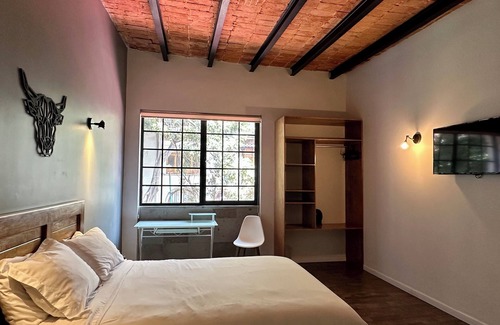 Zona Rosa de la Ciudad de México Hotel | Casa Raffaello CAPRI Private Room #1