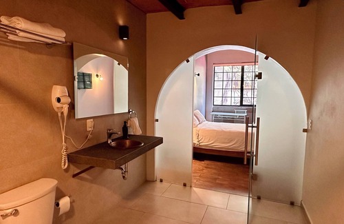 Zona Rosa de la Ciudad de México Hotel | Casa Raffaello CAPRI Private Room #1