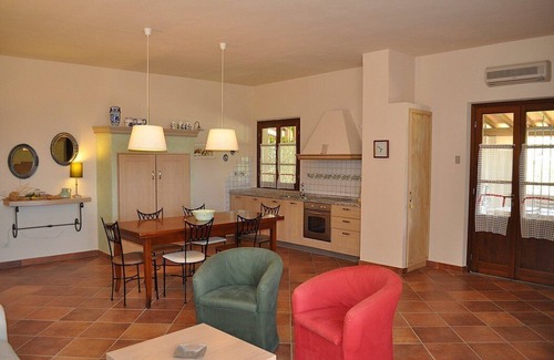 Iano Casa | Casa Raissa C: A characteristic and welcoming apartment that is part of a villa immersed in a splendid landscape, in a lovely little hamlet, with Free WI-FI.