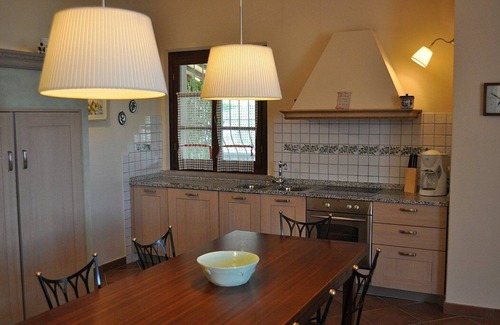 Iano Casa | Casa Raissa C: A characteristic and welcoming apartment that is part of a villa immersed in a splendid landscape, in a lovely little hamlet, with Free WI-FI.