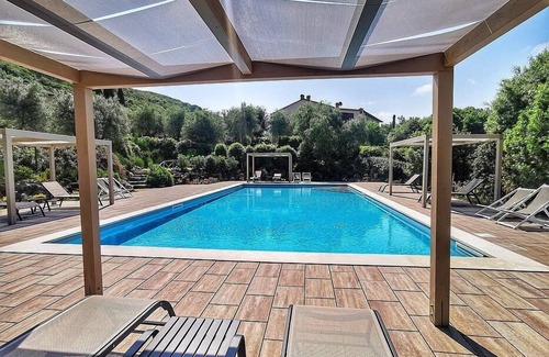 Iano Casa | Casa Raissa C: A characteristic and welcoming apartment that is part of a villa immersed in a splendid landscape, in a lovely little hamlet, with Free WI-FI.
