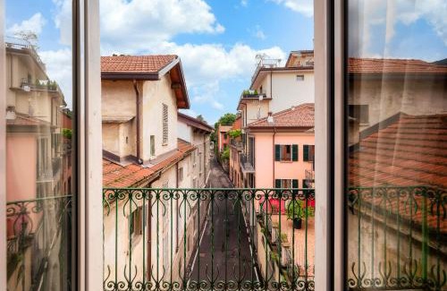 Carate Urio Apartamento | Casa Regina Margherita - Lussuoso appartamento vista Lago con parcheggio e Aria Condizionata