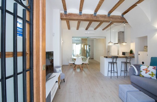 El Cabanyal Casa | Casa Reina: antigua casa de 1925 rehabilitada, entradas Oceanografico