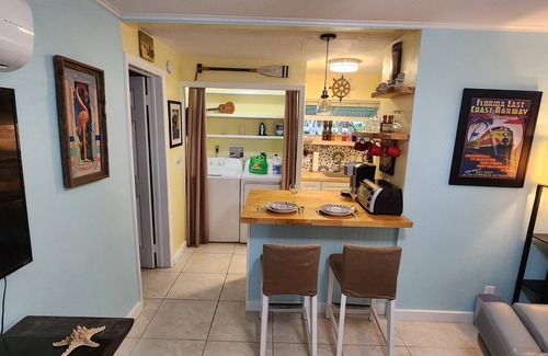 Parker Ridge Casa | Casa Ricardo Apt, Comfy, Cozy, Private, W/D, WiFi, 10 min. to downtown & Beaches