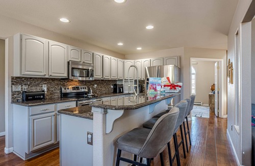 Grand Junction Casa | Casa Rimrock: Pergola Dining and Monument Views