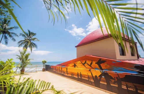 Jacó Villa | 12 habitaciones con 2 hermosas casas frente al mar, perfectas para bodas, reuniones, fiestas.