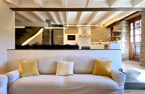 Sant Agusti de Llucanes Cabaña | CASA ROVIRA (Magnífica casa rural con jacuzzi en el jardín y piscina privada)