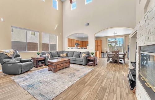 McCullough Hills Casa | Casa Rocky Star 3-bedroom 3 bath house w/AC in Henderson
