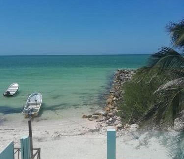 Puerto Yucalpetén Casa | Casa Rosa 2 bedroom beach fronted home with private pool