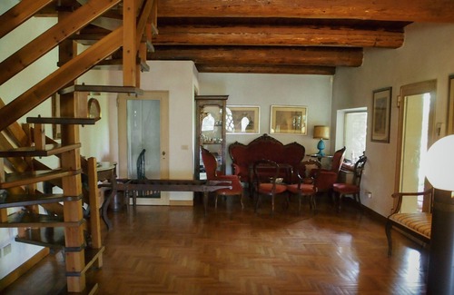 Colorno Apartamento | Casa Rosa, apartamento en gran villa de campo.