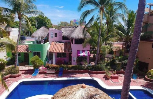 Hidalgo Casa | Casa Rosa - Steps to Playa Manzanillo