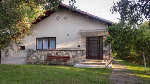 Campina Casa | Casa rurală cu livadă LavAndra
