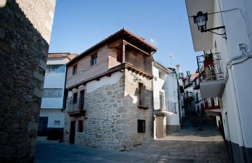 Casas del Monte Cabaña | 🌿 Casa Rural Arbequina: Tu escapada perfecta entre naturaleza y encanto rural
