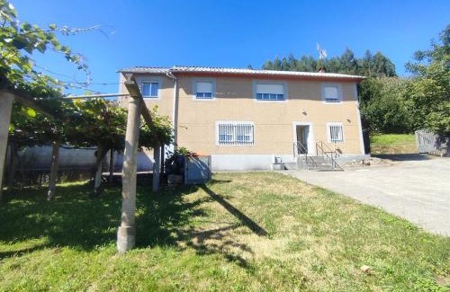 Irixoa Casa | Casa rural con amplio terreno privado