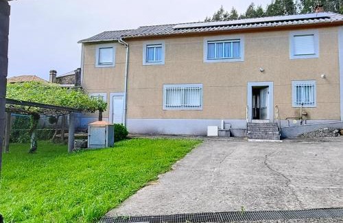 Irixoa Casa | Casa rural con amplio terreno privado