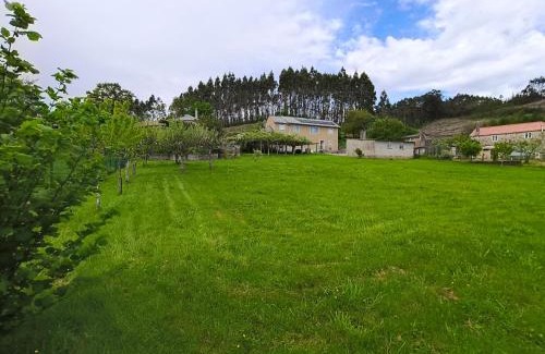 Irixoa Casa | Casa rural con amplio terreno privado