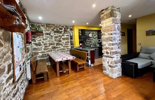 Yerbo Cabaña | Casa rural con encanto,Wifi,chimenea en Navelgas