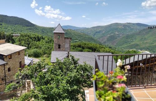 La Torre de Cabdella Chalet De Esquí | Casa rural con vistas en el corazón del Pirineo