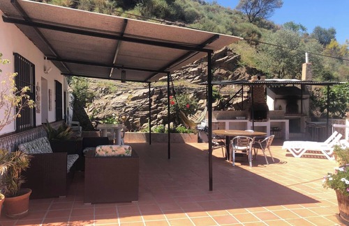 Sayalonga Cabaña | CASA RURAL CRISTINA- PISCINA CLIMATIZADA