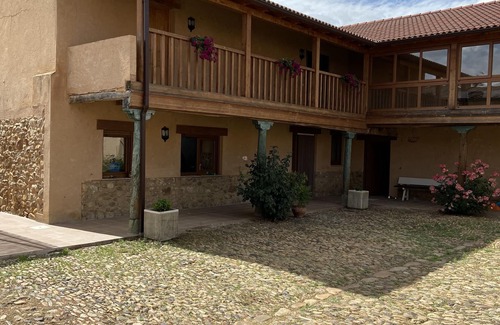 Llamas de la Ribera Cabaña | Casa Rural Villafranca