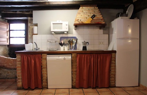 Bezana Cabaña | Casa Rural de 4 habitaciones y 4 baño privados con WIFI , jardín y BBQ