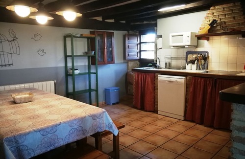 Bezana Cabaña | Casa Rural de 4 habitaciones y 4 baño privados con WIFI , jardín y BBQ