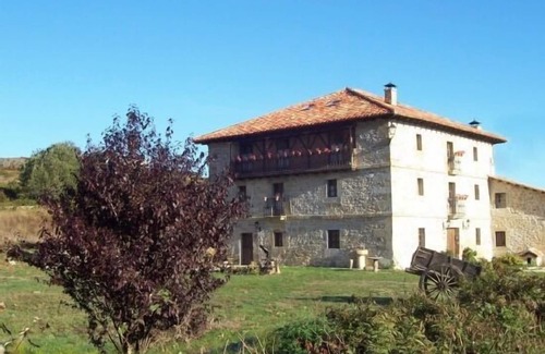 Bezana Cabaña | Casa Rural de 4 habitaciones y 4 baño privados con WIFI , jardín y BBQ