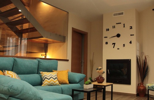 Villar de Plasencia Cabaña | Casa rural con chimenea interior, terraza con barbacoa y vistas a la montaña