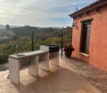 Vélez-Málaga Chalet De Esquí | CASA RURAL LA MINDA