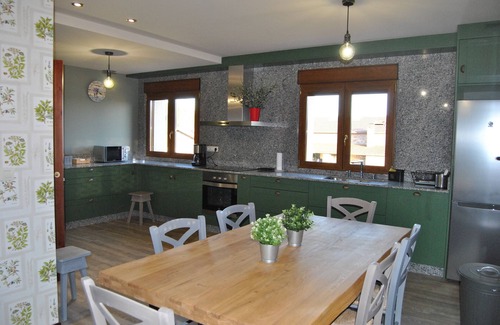 Salceda Cabaña | Casa Rural Loisiana, 4 hab, 8 ps máx. 15min de Santiago & 150m Camino de Santiag