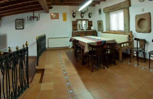 Cabezas Bajas Casa | Casa Rural Lucía es una casa rural amplia con pat