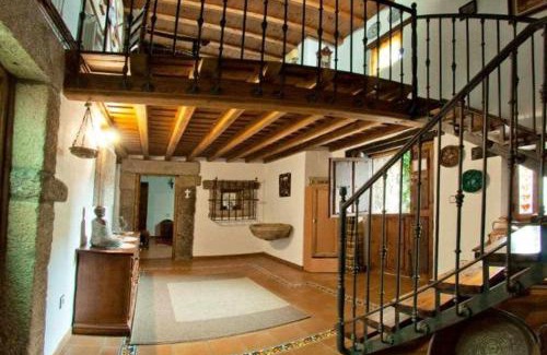 Cabezas Bajas Casa | Casa Rural Lucía es una casa rural amplia con pat