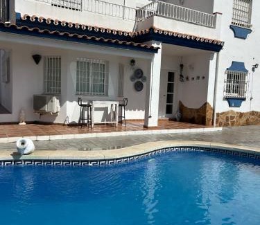 Churriana Villa | CASA RURAL MALAGA,VILLA FAMARA,10 personas,DESAYUNO ANDALUZ INCLUIDO EN EL PRECIO