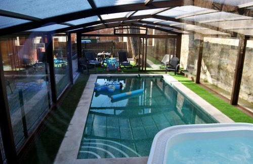 Collado Mediano Casa | Casa Rural Mansion Alejandra con piscina y jacuzzi