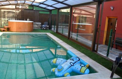 Collado Mediano Casa | Casa Rural Mansion Alejandra con piscina y jacuzzi