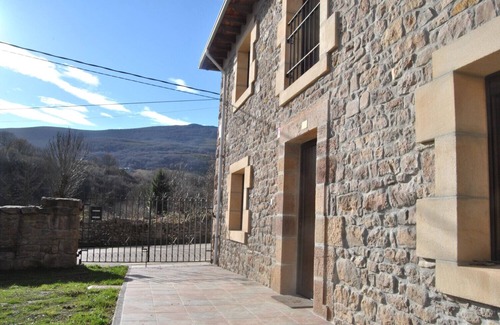 Salces Casa | Casa Rural cerca de Alto Campoo (estación de esquí), pantano del Ebro o Reinosa