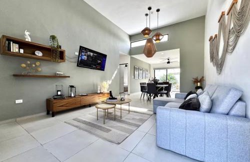 Puerto Yucalpetén Casa | Casa Saasil with Starlink & Private Pool